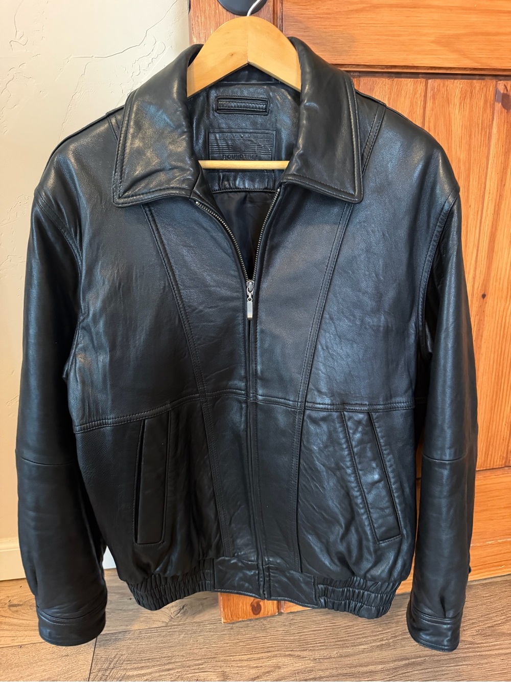 Roundtree & Yorke Men's Black 100% Lambskin Leather Bomber Jacket Medium